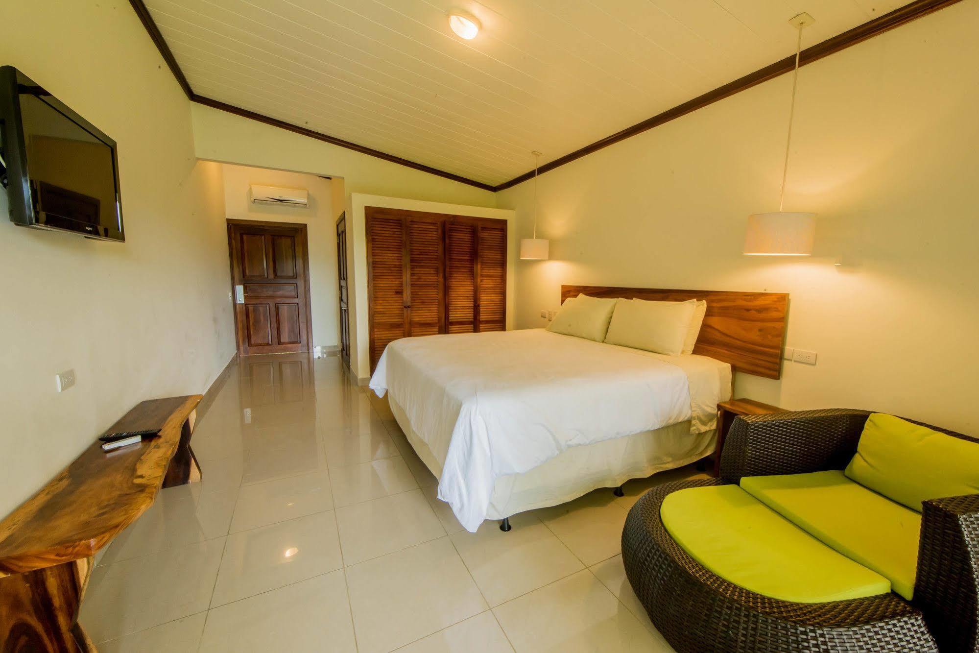 Karahe Beach Hotel Manuel Antonio Exterior photo